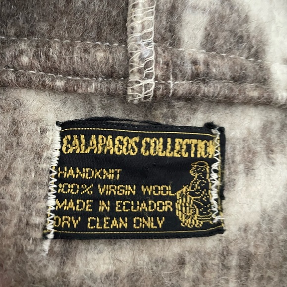 Vintage Ecuador Warm Oversized 100% Virgin Wool Coat - Picture 3 of 13